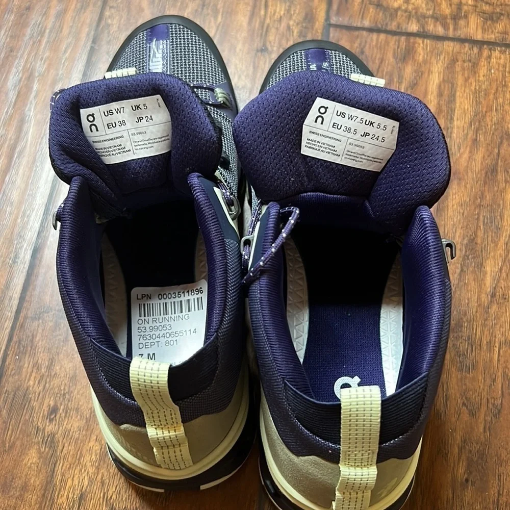 ON Running Women's Cloudtrax Hiking Boots, Reseda - Bright Lavender